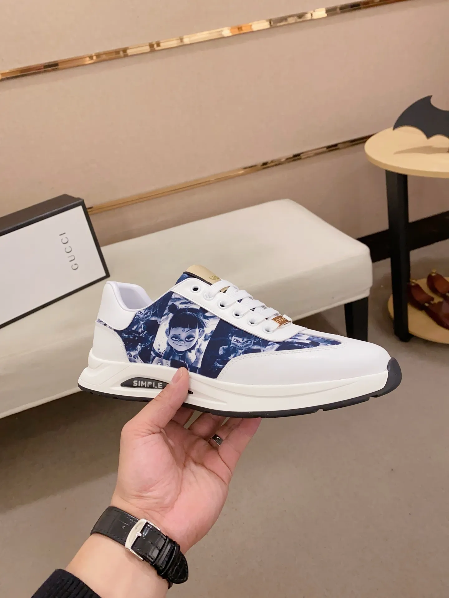 Men's shoes💰 420💰The new GUCCI (Gucci) counters are launched simultaneously. The new men's shoes, 😘fabrics are selected from imported cowhide, and the lining is sheepskin lining. 👍🏿 High-end ☄️ air-cushion molded anti-slip rubber outsole, exquisite lines, simple and elegant, comfortable and high-end for leisure travel. Code number: 38 to 44 (45 can be customized and cannot be returned or exchanged)
